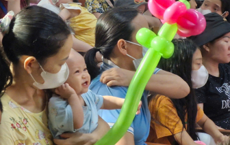 Lấp lánh nụ cười bệnh nhi trong ngày hội trẻ thơ