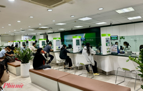 Kịp thời can thiệp khi ngân hàng bị rút tiền hàng loạt