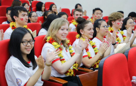 Nguy cơ siết visa du học: Bộ Ngoại giao khẳng định sẽ bảo vệ quyền lợi công dân