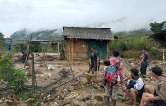 Lũ quét, sạt lở đất tàn phá miền Tây xứ Nghệ