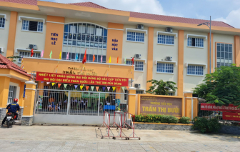 Vừa nghỉ hè, trường yêu cầu phụ huynh mua đồng phục, sách giáo khoa?