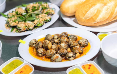 4 quán ốc phải "săn" chỗ ở quận 4
