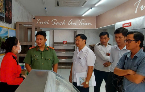 Kiểm tra cửa hàng của công ty bị tố mổ heo bệnh