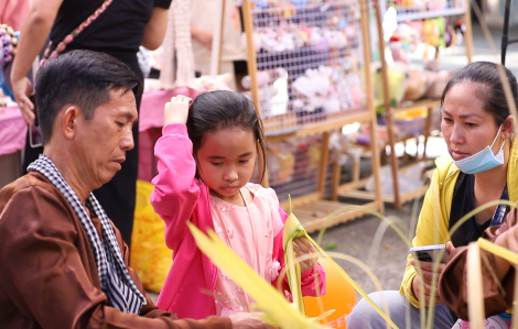 Tết Đoan Ngọ tại Thảo Cầm Viên: Gắn kết gia đình, lan tỏa văn hóa dân gian