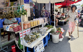 Bánh ú tro, chè... ế ẩm ngày tết Đoan ngọ