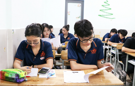 Học sinh lớp Mười hai “học ngày, cày đêm” cho kỳ thi tốt nghiệp