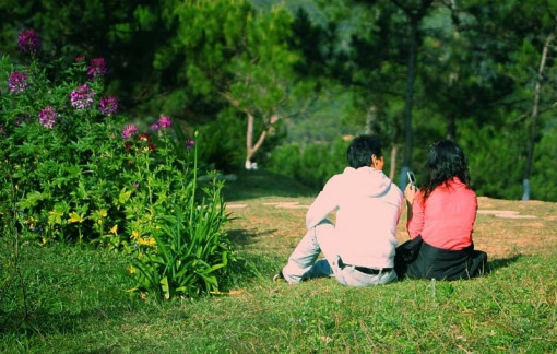 Khi bạn thân muốn thành người yêu