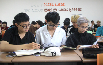 Thí sinh làm hồ sơ xét tuyển vào Đại học Kinh tế TPHCM từ hôm nay