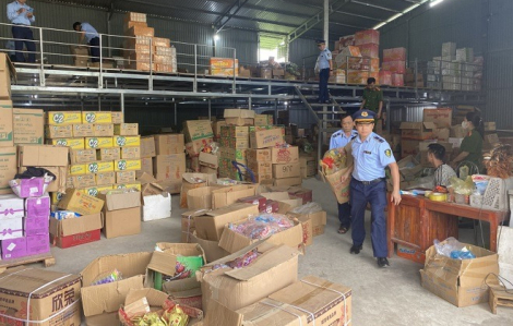 Phát hiện gần 35.000 chân gà, cánh gà... đã bốc mùi