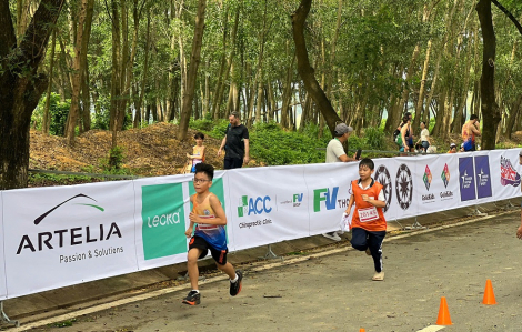 Đôi chân nhỏ chạm đích bằng trái tim lớn