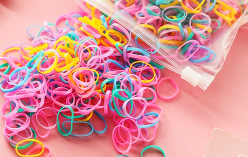 Bé gái 6 tuổi suýt thủng màng nhĩ vì 1 sợi dây thun cột tóc