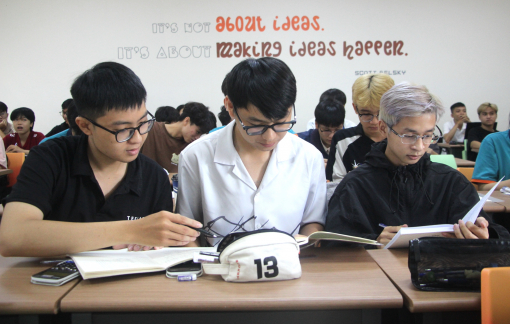 Thí sinh làm hồ sơ xét tuyển vào Đại học Kinh tế TPHCM từ hôm nay