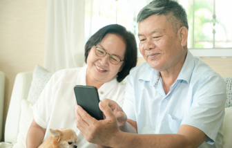 Ba hào phóng, mẹ chắt chiu