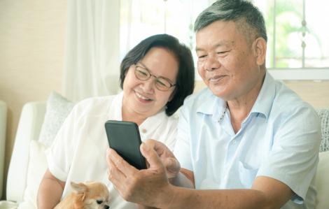 Ba hào phóng, mẹ chắt chiu