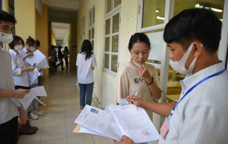 Thi lớp Mười tại Hà Nội: Thu toàn bộ thiết bị điện tử của cán bộ coi thi để chống gian lận