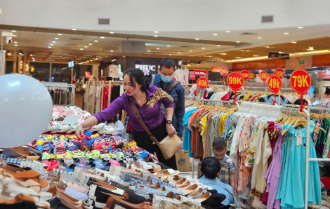 Sức mua ảm đạm, doanh nghiệp TPHCM tung khuyến mãi đậm
