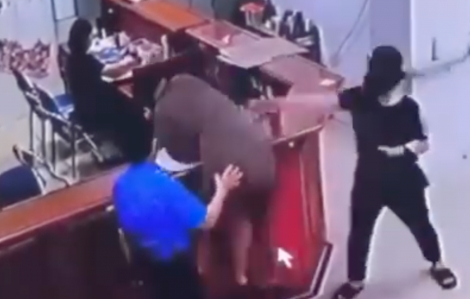 Tạm giữ người đàn ông tát nữ điều dưỡng ở bệnh viện