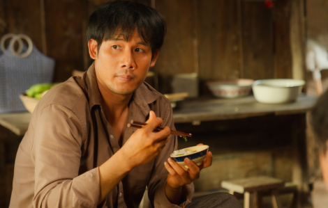 Thanh Thức đuối sức sau cảnh quay trong ‘Út Lan: Oán linh giữ của’