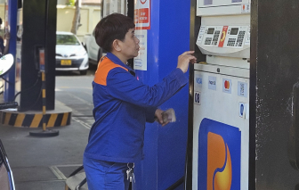 Giá xăng tiếp tục tăng