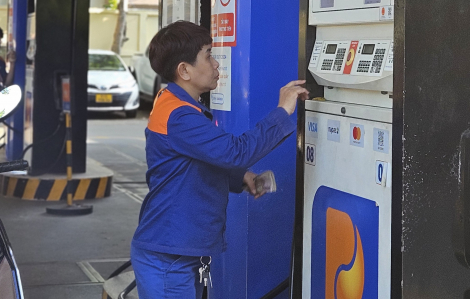 Giá xăng tiếp tục tăng