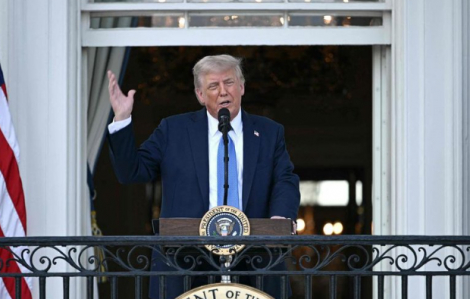 Tổng thống Donald Trump ký tuyên bố cấm nhập cảnh đối với công dân từ 12 quốc gia