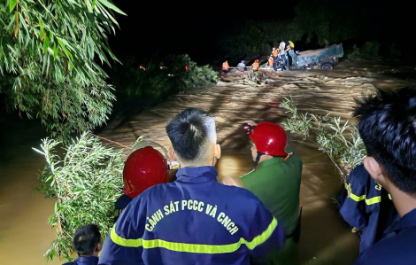 Kịp thời cứu sống 4 nạn nhân mắc kẹt giữa dòng nước lũ ở huyện vùng cao A Lưới