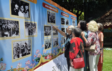 Xem lại những hình ảnh về một thời “tiếng hát át tiếng bom”