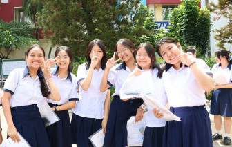 Thí sinh TPHCM phấn khởi vì đề thi ngữ văn lớp Mười không quá khó