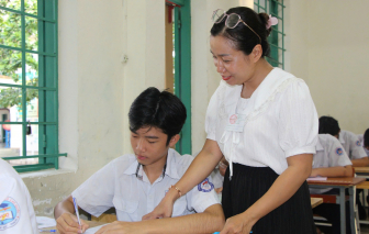 TPHCM: Một giám thị gặp sự cố phải đi viện ngay trong buổi thi đầu tiên