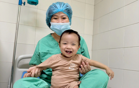 Bệnh nhi hồi sinh kỳ diệu sau ca phẫu thuật ghép gan