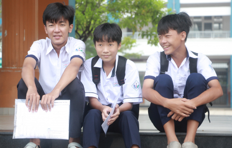 5 giờ sáng, nhiều thí sinh đã có mặt ở điểm thi vào lớp Mười ở TPHCM