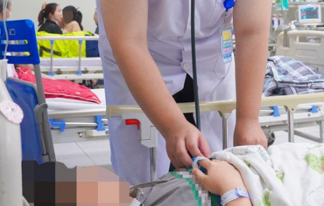 Nam sinh ngộ độc vì tái dùng thuốc lá điện tử sau lệnh cấm