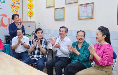 NSND Thanh Tuấn khỏe mạnh, hát tân cổ với NSND Thanh Thúy