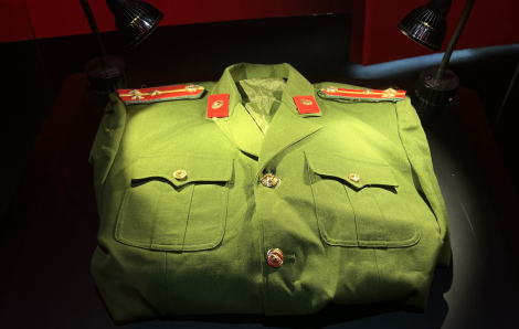 Rưng rưng ngắm kỷ vật của các chiến sĩ hy sinh vì Tổ quốc