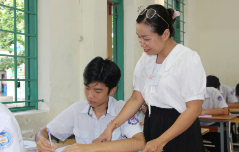 TPHCM: Một giám thị gặp sự cố phải đi viện ngay trong buổi thi đầu tiên