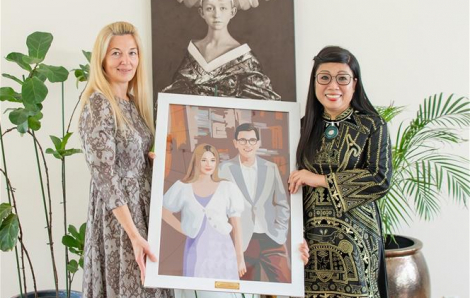 Bức tranh đặc biệt Phu nhân Thủ tướng Việt Nam tặng Phu nhân Thủ tướng Estonia