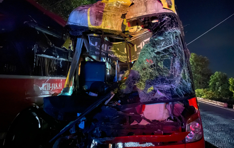 Tai nạn liên hoàn giữa 3 xe giường nằm trên đường tránh TP Huế