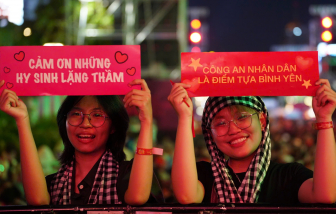 Hàng ngàn khán giả “đu concert quốc gia” tại phố đi bộ Nguyễn Huệ