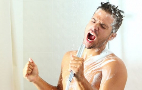 Chuyên gia khuyên hát khi tắm để giảm căng thẳng