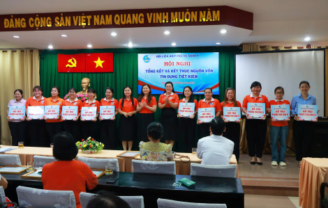 Hội LHPN quận 4 trao sinh kế cho hội viên, phụ nữ khó khăn