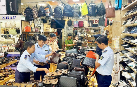 Chủ tịch UBND TPHCM yêu cầu xử lý hàng giả phải làm rõ việc cán bộ có dấu hiệu bao che