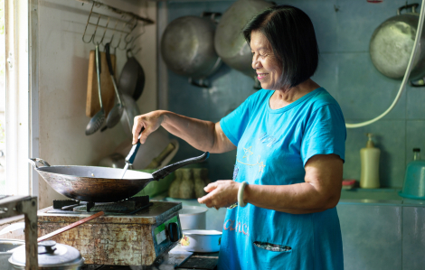 Con dâu thuê người giúp việc, mẹ chồng tủi thân