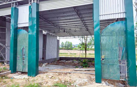 Kênh thoát nước mùa lũ bị “bức tử” vì nhà trái phép