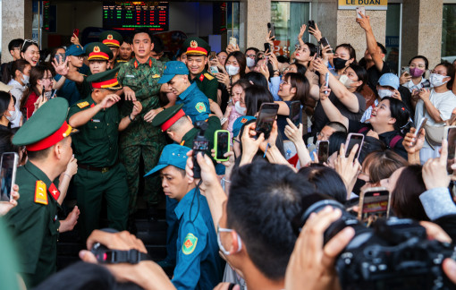 Thử giải mã hiện tượng Gen Z quấy rối thần tượng