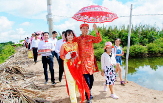 Câu chuyện tình yêu: Yêu và cưới chỉ trong 2 tháng