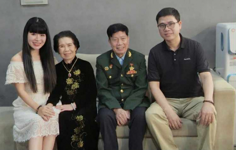 Còn cha mẹ là còn quê hương