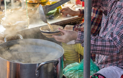 Hàng quán ở TPHCM đồng loạt lên giá món ăn