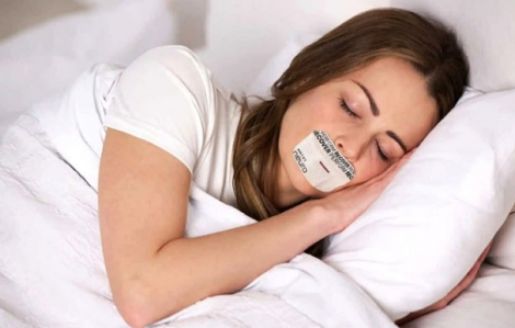 Tin tức ngày 11/6: Nguy hiểm khó lường từ trào lưu dán miệng khi ngủ để gọn hàm