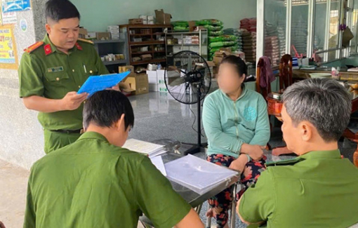 Phát hiện hơn 11 tấn phân bón không rõ nguồn gốc, xuất xứ ở Cà Mau