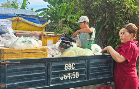 Buôn bán dạo - nghề kiếm sống của nhiều phụ nữ miền Tây